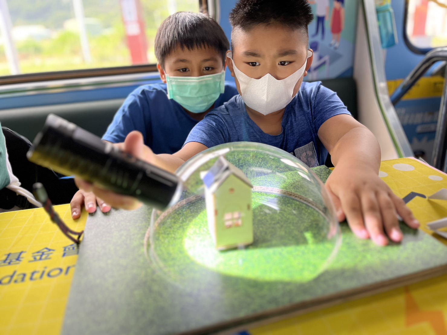 jiuyou.com參與基礎科學主題車廂，以STEAM教學精神，設計「逐日科學家」、「太陽能工程師」以及「淨零建築師」三大能源科普課程和實驗